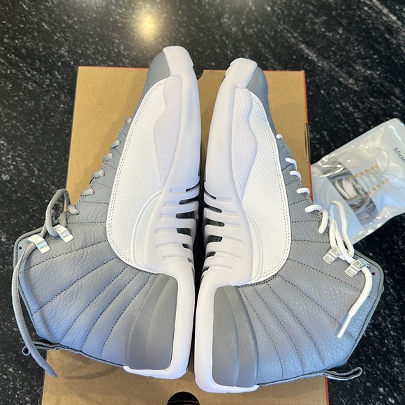 Air Jordan 12 Retro - Picture 5 of 9